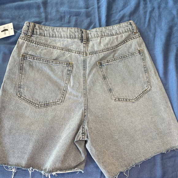 BP. High Rise Raw Hem Denim Jean Shorts Light Wash NWT Women’s Casual - Picture 4 of 10